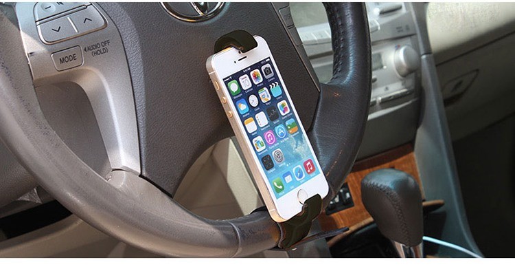 Phụ kiện này được gắn trực tiếp trên vô lăng. Ảnh BD