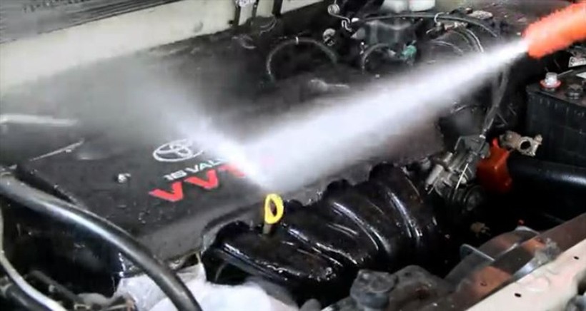 Hệ thống điện ẩm ướt cũng là nguyên nhân khiến xe bị trục trặc, chết máy giữa đường. Ảnh ST Hệ thống điện ẩm ướt cũng là nguyên nhân khiến xe bị trục trặc, chết máy giữa đường. Ảnh ST