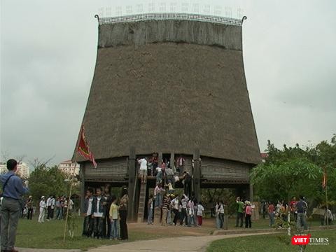 Bảo tàng Dân tộc học Việt Nam luôn là một địa chỉ thu hút đông khách tham quan