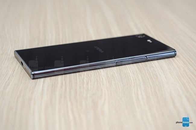 Đánh giá Sony Xperia XZ Premium: điện thoại “chất” nhưng thiết kế bảo thủ ảnh 2 Đánh giá Sony Xperia XZ Premium: điện thoại “chất” nhưng thiết kế bảo thủ ảnh 2