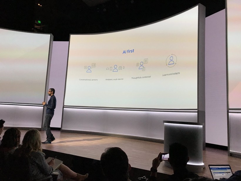 Google Pixel 2 và Pixel 2 XL đã ra mắt: công nghệ camera AR giống iPhone X, giá khởi điểm 649 USD và 849 USD ảnh 38