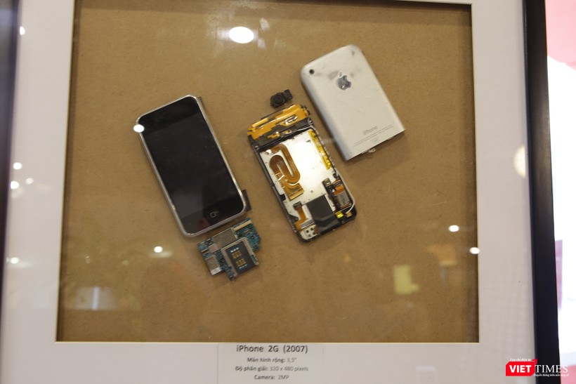 Từ iPhone đời đầu đến iPhone X lần đầu tiên hội tụ trong một triển lãm tại Hà Nội ảnh 2 Từ iPhone đời đầu đến iPhone X lần đầu tiên hội tụ trong một triển lãm tại Hà Nội ảnh 2