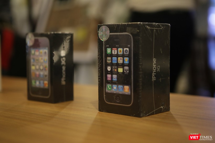 Từ iPhone đời đầu đến iPhone X lần đầu tiên hội tụ trong một triển lãm tại Hà Nội ảnh 5 Từ iPhone đời đầu đến iPhone X lần đầu tiên hội tụ trong một triển lãm tại Hà Nội ảnh 5