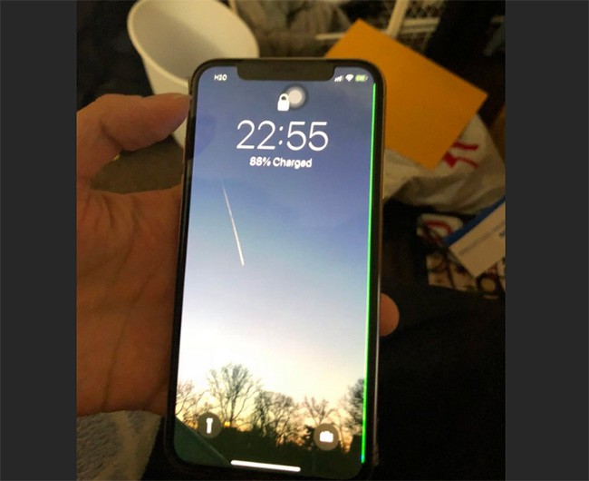 iPhone X dính lỗi sọc màn giống Galaxy S7 edge ảnh 2 iPhone X dính lỗi sọc màn giống Galaxy S7 edge ảnh 2