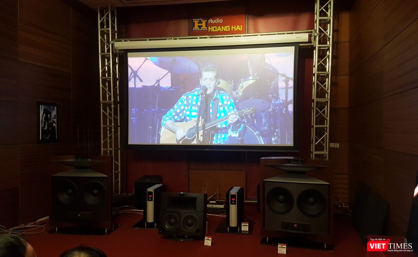 Chiêm ngưỡng những cặp loa tiền tỷ tại Triển lãm nghe nhìn Việt Nam 2017 ảnh 4