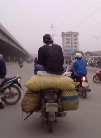 Cười đau bụng với "Người vận chuyển" phiên bản Việt Nam ảnh 10