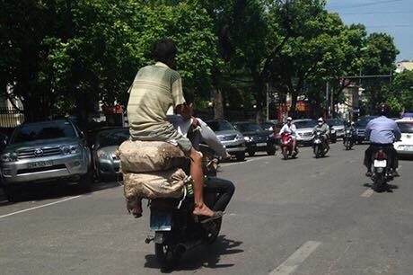 Cười đau bụng với "Người vận chuyển" phiên bản Việt Nam ảnh 9