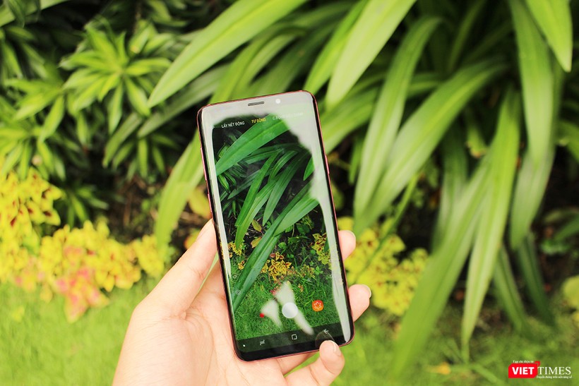 Máy ảnh của Galaxy S9 Plus được trang DxOMarrk đánh giá là máy ảnh smartphone tốt nhất trên thị trường. Nhưng đặc sắc nhất vẫn là khả năng quay video siêu chậm với tốc độ 960 khung hình/giây. Máy có thể quay video siêu chậm với độ phân giải HD.