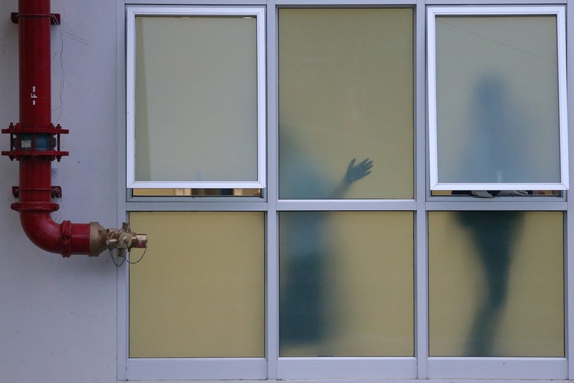 Những người điều trị tại bệnh viện Chiangrai Prachanukroh (ảnh Reuters)