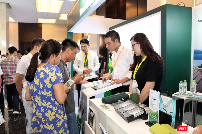 Các ngân hàng cũng mang đến triển lãm các dịch vụ thanh toán phi tiếp xúc