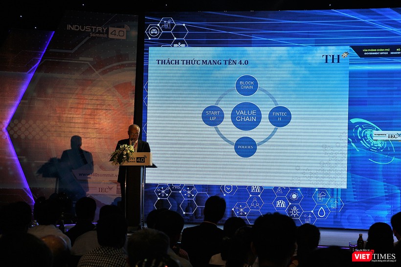 Bên cạnh triển lãm là các hội thảo chuyên đề về nông nghiệp thời đại 4.0, đô thị thông minh, tài chính ngân hàng