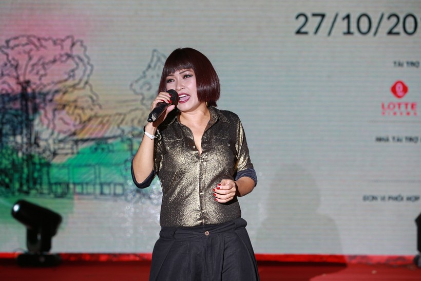 Ca sỹ Phương Thanh "cháy" hết mình với khán giả