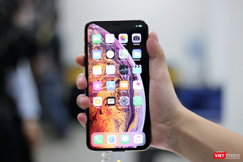 Phiên bản iPhone XS 64GB có giá 29,9 triệu đồng, 256 GB có giá 34,9 triệu và 512 GB có giá 40,9 triệu đồng