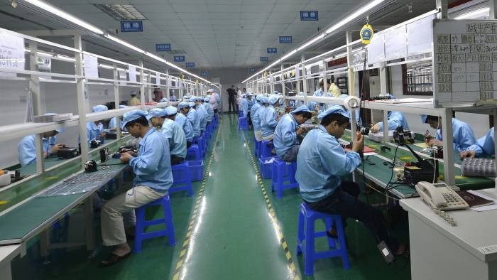 Công nhân trong một nhà máy điện tử ở Trung Quốc (ảnh: Reuters)