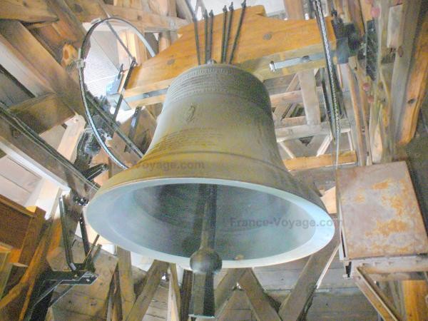 Quả chuông ở tháp phía nam của nhà thờ Quả chuông ở tháp phía nam của nhà thờ