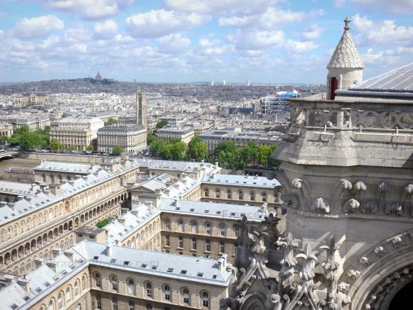 Toàn cảnh Paris nhìn từ trên nóc nhà thờ Toàn cảnh Paris nhìn từ trên nóc nhà thờ