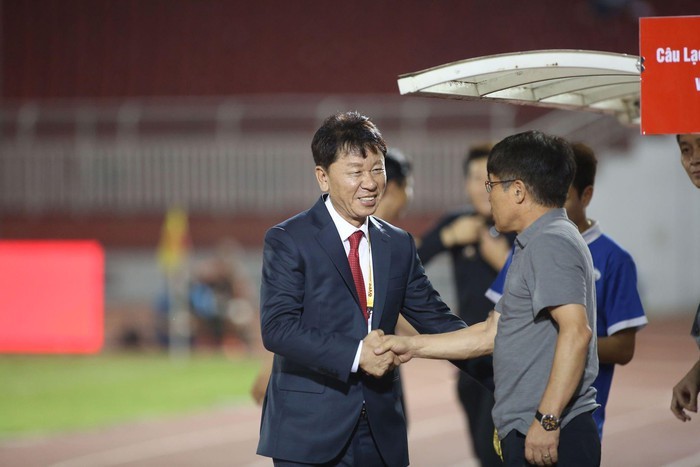 HLV Chung Hae-seong là cái tên sáng giá nhất tới thời điểm này (ảnh: CLB TPHCM) HLV Chung Hae-seong là cái tên sáng giá nhất tới thời điểm này (ảnh: CLB TPHCM)