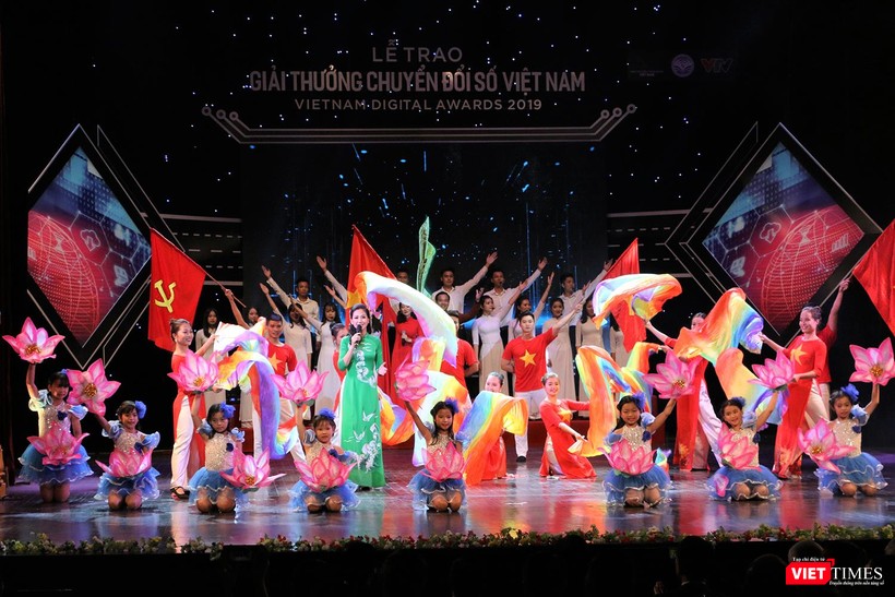 Những hình ảnh ấn tượng tại Lễ trao giải thưởng Chuyển đổi số Việt Nam 2019