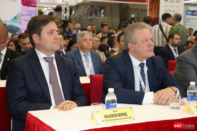 Đại sứ Cộng hòa Ba Lan và Trưởng đoàn quân sự Liên bang Nga dự lễ khai mạc