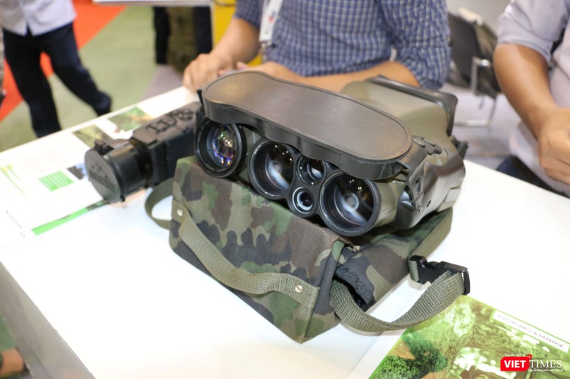 Kính ngắm xuyên đêm