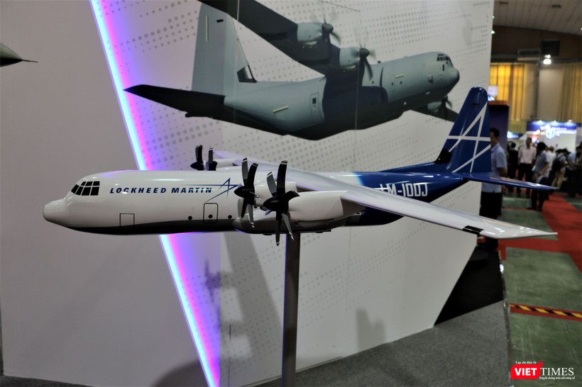 Mô hình máy bay vận tải LM-100J do Lockheed Martin sản xuất