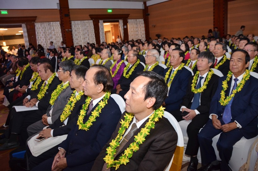 Các trí thức được tôn vinh Các trí thức được tôn vinh