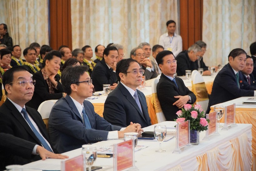 Lãnh đạo Đảng, Nhà nước tham dự buổi lễ tôn vinh các trí thức KHCN tiêu biểu 2019 (ảnh: Nguyễn Khang) Lãnh đạo Đảng, Nhà nước tham dự buổi lễ tôn vinh các trí thức KHCN tiêu biểu 2019 (ảnh: Nguyễn Khang)