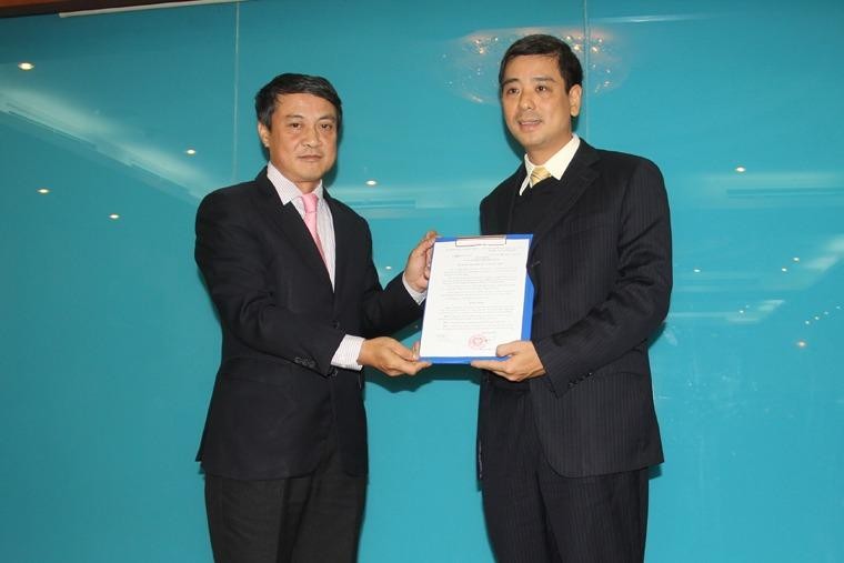 ông Trần Duy Hải (bên phải) tại Lễ trao quyết định bổ nhiệm cán bộ lãnh đạo cho 5 đơn vị trực thuộc Bộ Thông tin và Truyền thông (ảnh MIC) ông Trần Duy Hải (bên phải) tại Lễ trao quyết định bổ nhiệm cán bộ lãnh đạo cho 5 đơn vị trực thuộc Bộ Thông tin và Truyền thông (ảnh MIC)