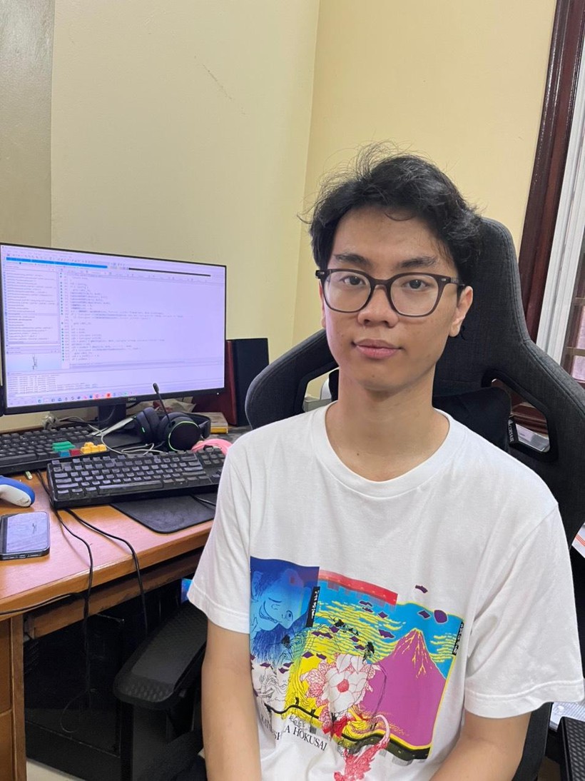 Trần Hữu Phúc Vinh (sinh năm 2000) là một trong những chuyên gia trẻ tài năng, lần đầu tiên tham gia cọ xát tại đấu trường thế giới.