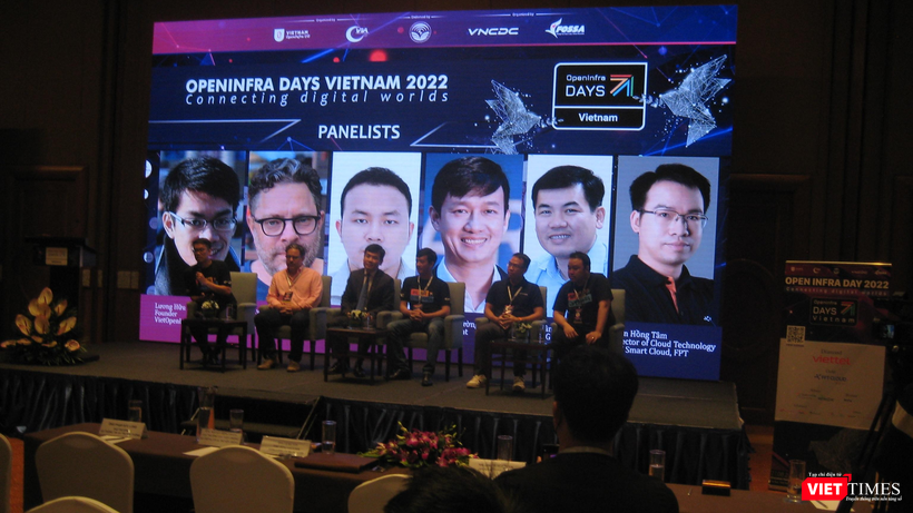 Các diễn giả trong phần giao lưu tại sự kiện OpenInfra Days Vietnam 2022