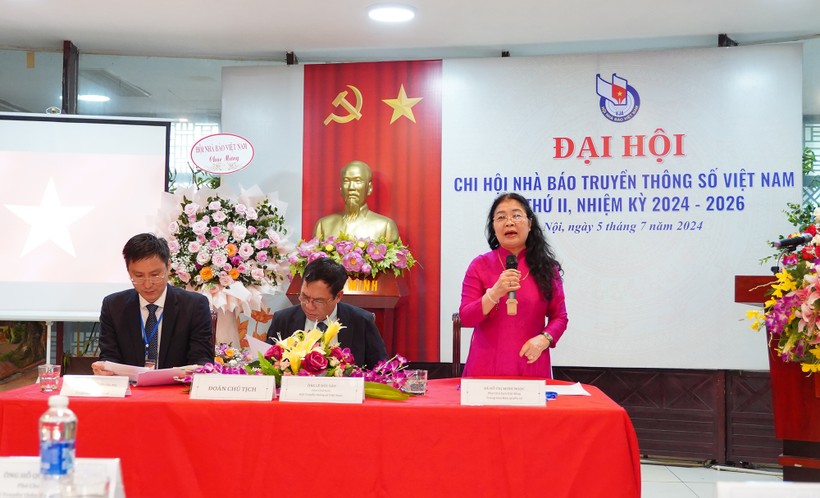 Nhà báo Đỗ Thị Minh Ngọc chia sẻ ý kiến tại Đại hội DOM08664.JPG