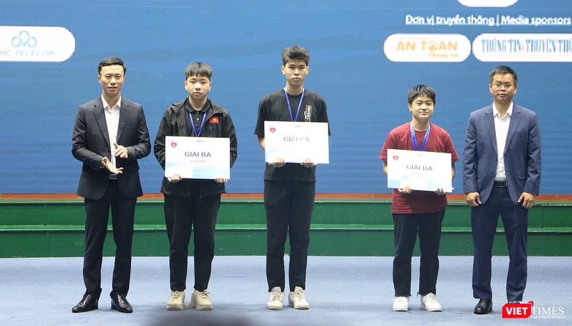 vt_giai ba bang B.jpg