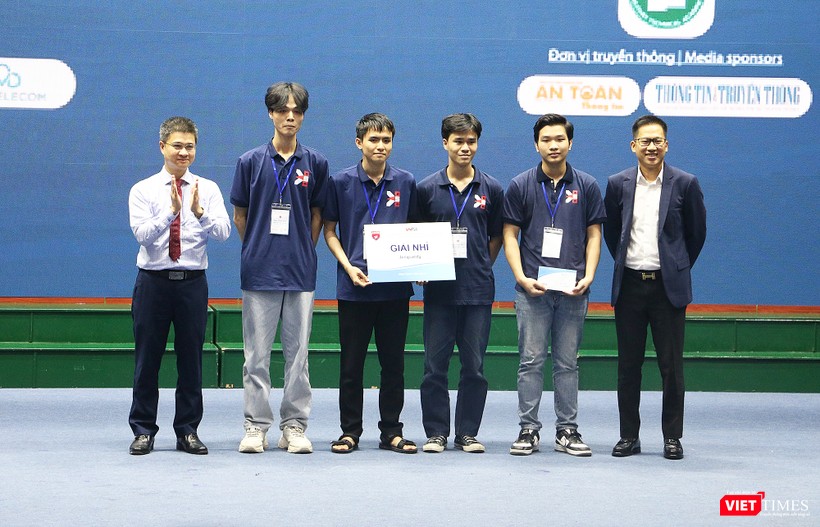 vt_giai nhi bang B.jpg