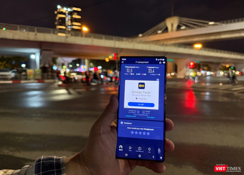 Tốc độ 5G của VinaPhone tại nút giao Láng - Cầu Giấy. vt_vinaphone - 1.jpg