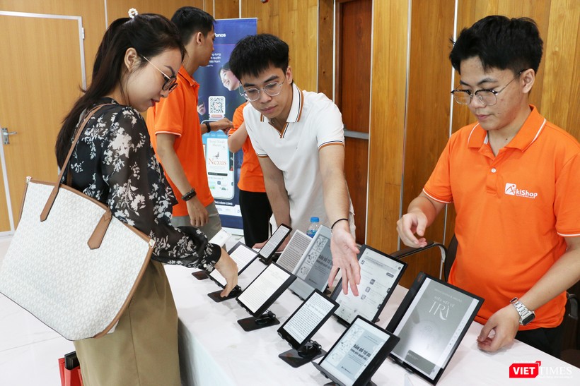 Các thiết bị đọc sách điện tử.