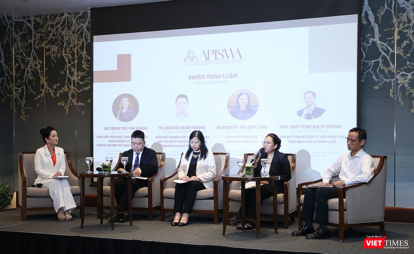 Các diễn giả tham gia tọa đàm xây dựng văn hóa uống có trách nhiệm