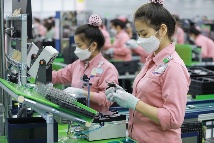 Việt Nam làm gì để phá thế “xuất siêu ảo, nhập siêu thật”?