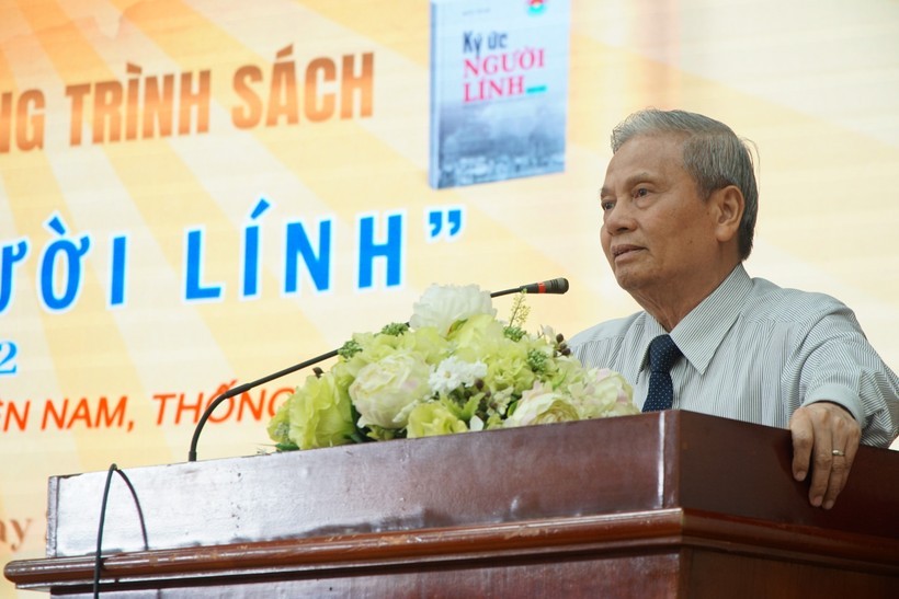 Ông Lê Doãn Hợp chủ trì khai mạc buổi triển lãm sách Ký ức Người lính ong-le-doan-hop-chu-tri-khai-mac-buoir-trien-lam-sach-ky-uc-nguoi-linh-306-838 (1).jpg