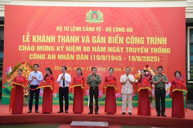 Các đại biểu tại lễ khánh thành công trình. Ảnh: Như Ý