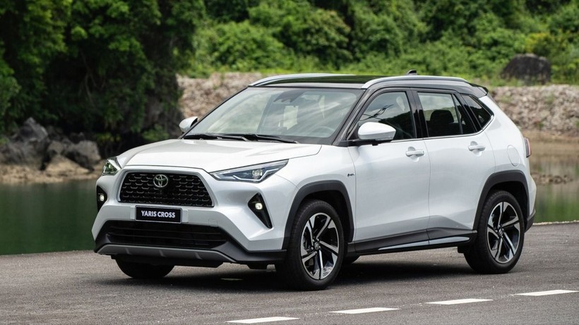 Trước các "ông lớn" trong phân khúc SUV đô thị cỡ B, liệu Lynk & Co 06 có làm nên chuyện? yariss cross trắng đẹp.jpeg