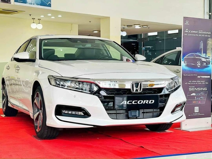 Tháng 4 vừa qua, Honda Accord có mức ưu đãi lên đến 220 triệu đồng. honda accord trắng 2024.jpeg