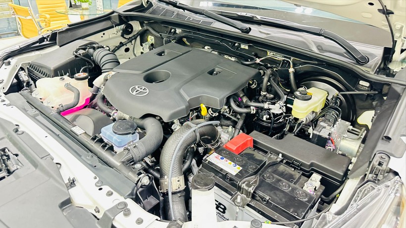 Hilux phiên bản nâng cấp đã bản bổ sung thêm 2 lựa chọn gồm phiên bản 2.8 4x4 MT và 2.8 4x4 AT Adventure. z5441509442663_bd5922479167ac05690f9e74f5f99d66 (1).jpg
