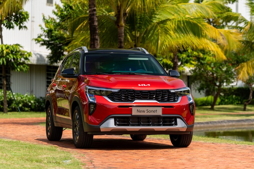 Kia Sonet 2024 có thiết kế đèn trước/ sau mới. Kia Sonet 2024 có thiết kế đèn trước/ sau mới.