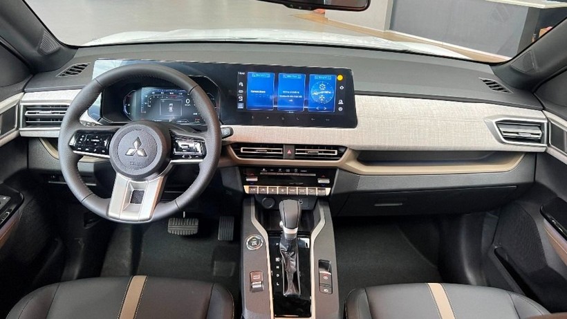 Không gian nội thất Xforce Exceed. chi-phi-ra-bien-so-Mitsubishi-Xf.jpg