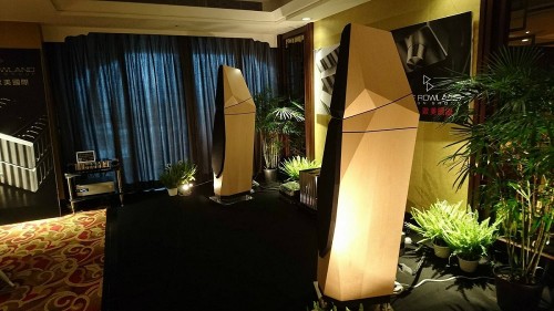 Nhiều hệ thống âm thanh tiền tỷ sắp xuất hiện ở Hà Nội ảnh 1 Nhiều hệ thống âm thanh tiền tỷ sắp xuất hiện ở Hà Nội ảnh 1