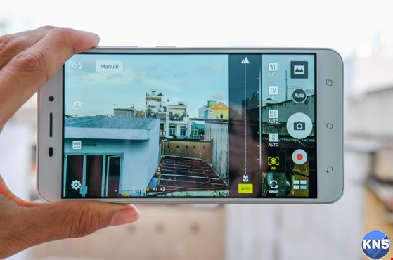 Trên tay chiếc smartphone lấy nét siêu nhanh ảnh 9