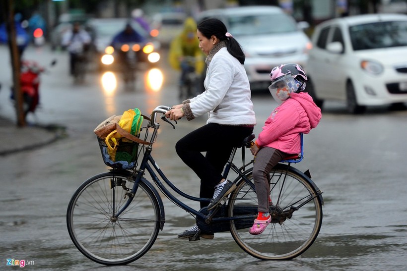 Những kiểu chống rét khi đưa trẻ đến trường ảnh 6