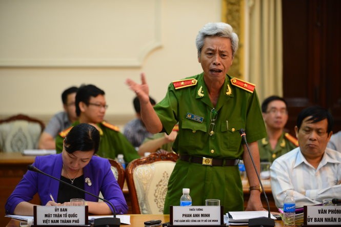 Phó giám đốc Công an TP.HCM Phan Anh Minh - Ảnh: Q.Đ. "Nếu lãnh đạo địa bàn mà báo cáo láo, lừa cấp trên về tình hình an ninh trật tự thì thôi qua chỗ khác làm, để bố trí người khác vào đảm nhận công việc" Phó giám đốc Công an TP.HCM Phan Anh Minh - Ảnh: Q.Đ. "Nếu lãnh đạo địa bàn mà báo cáo láo, lừa cấp trên về tình hình an ninh trật tự thì thôi qua chỗ khác làm, để bố trí người khác vào đảm nhận công việc"