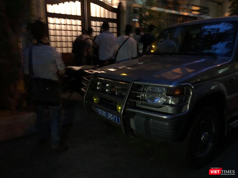 Xe của lực lực chức năng tham gia khám xét mà ông Đào Tấn Bằng.