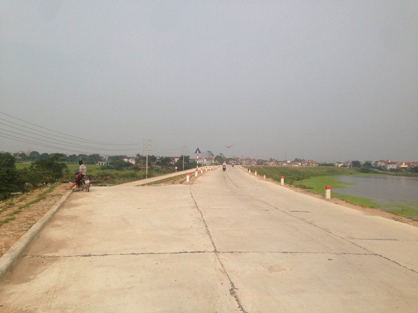 Cải tạo nâng cấp mặt đê tả sông Hồng. (Nguồn: xaydunggialam.vn)